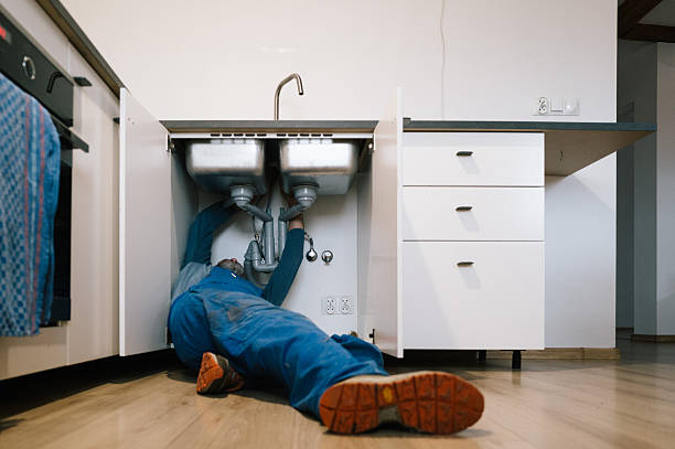 Professional Leak Detection technician working in Port Charlotte, FL